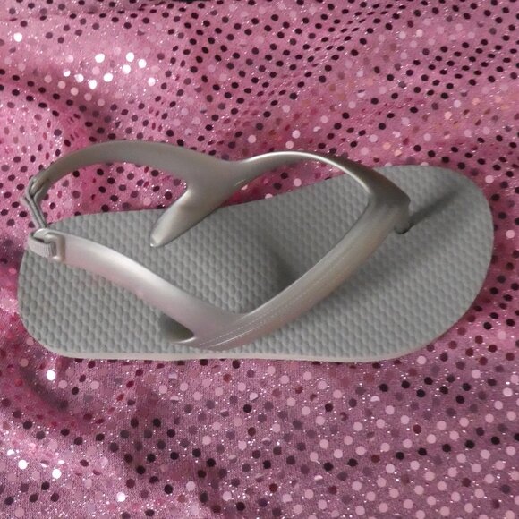 Unisex Grey Flip-Flops For Kids | Size 11 - Picture 9 of 12
